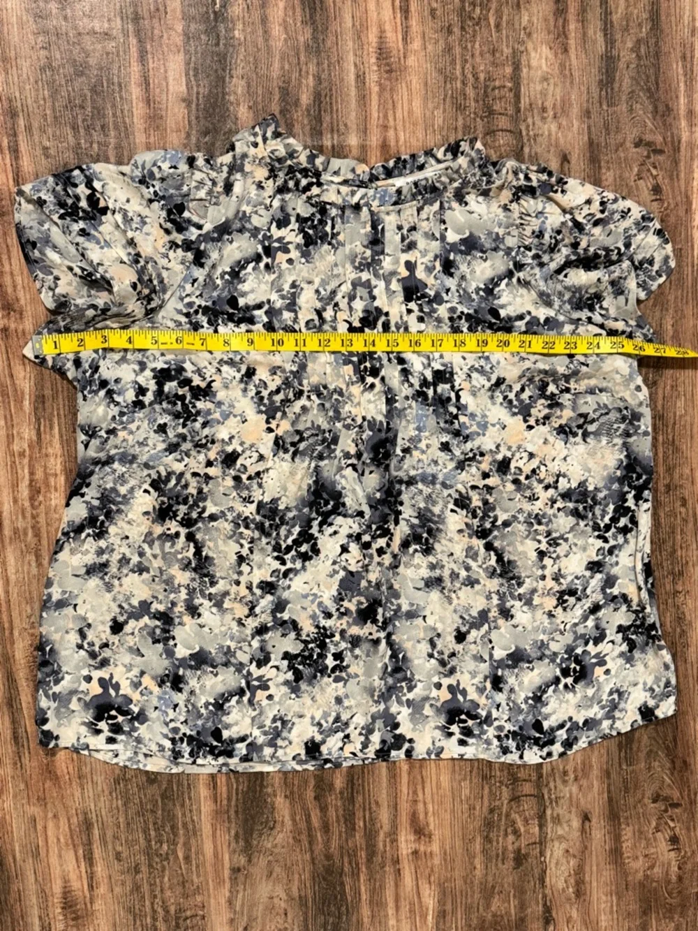 Rose & Olive Short-Sleeve Pleated Blouse in Blue and Cream Watercolor - Picture 5 of 9